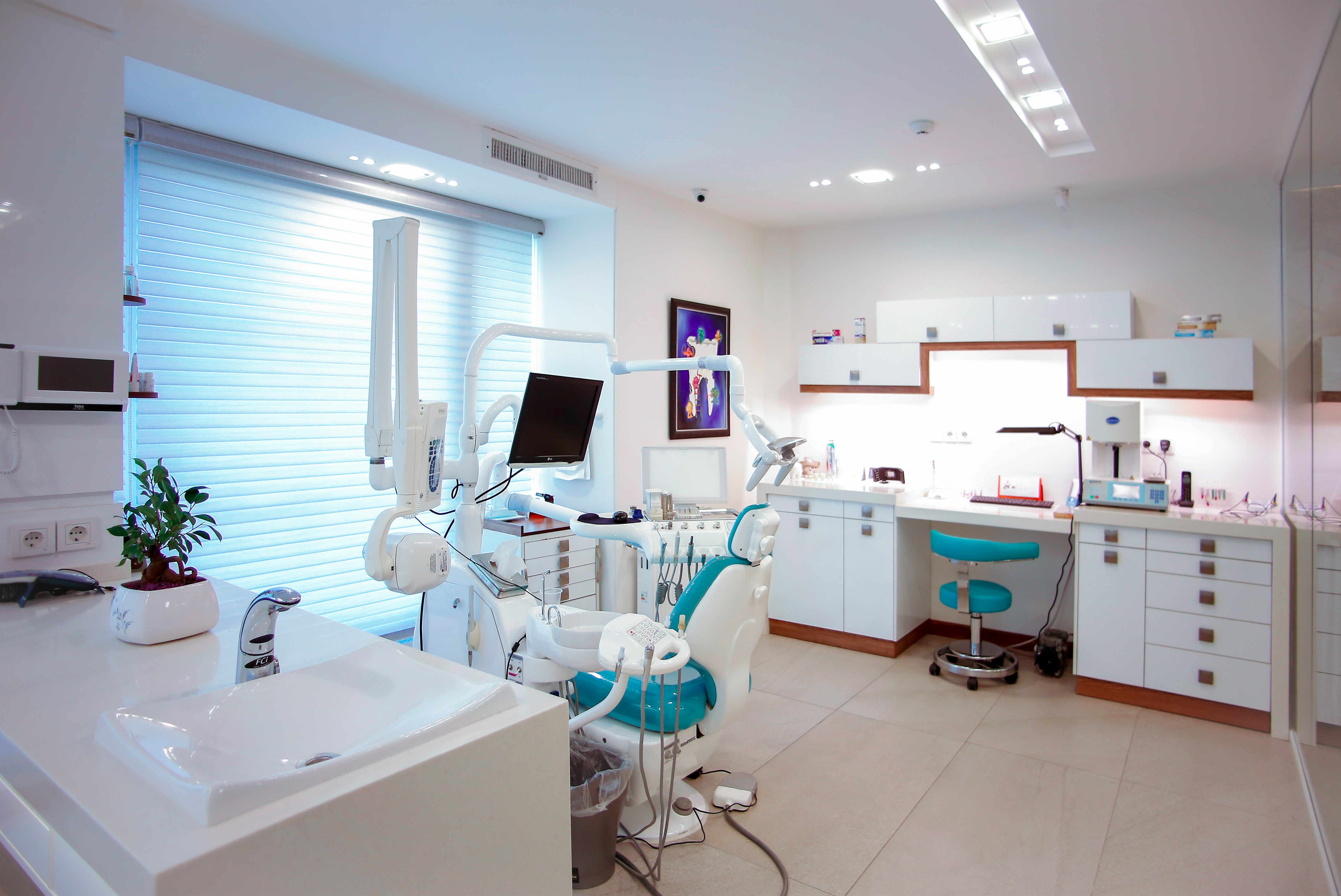 Especialista en implantología de Dentikos